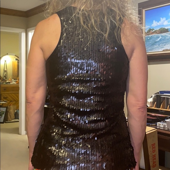 Too small - Picture 2 of 4